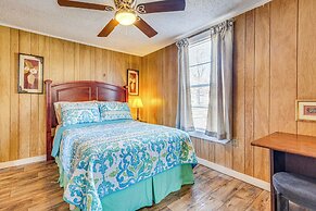 3 Mi to Lake Saracen: Pine Bluff Home w/ Grill!