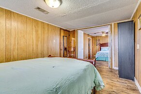 3 Mi to Lake Saracen: Pine Bluff Home w/ Grill!