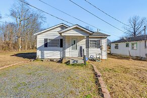 3 Mi to Lake Saracen: Pine Bluff Home w/ Grill!