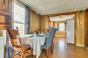 3 Mi to Lake Saracen: Pine Bluff Home w/ Grill!