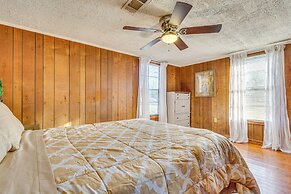 3 Mi to Lake Saracen: Pine Bluff Home w/ Grill!