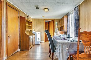 3 Mi to Lake Saracen: Pine Bluff Home w/ Grill!