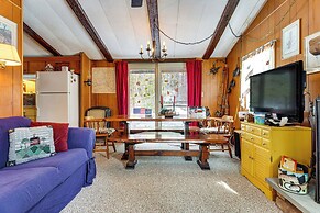 Hike, Ski & Unwind: Cabin w/ Deck in Chester!