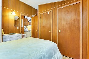 Hike, Ski & Unwind: Cabin w/ Deck in Chester!