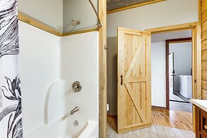 Peaceful Cabin w/ Mtn Views & Grill in Altoona!