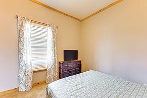 Peaceful Cabin w/ Mtn Views & Grill in Altoona!