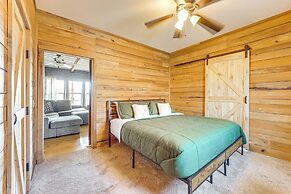 Peaceful Cabin w/ Mtn Views & Grill in Altoona!