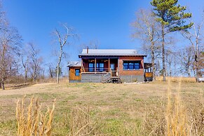Peaceful Cabin w/ Mtn Views & Grill in Altoona!