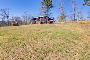 Peaceful Cabin w/ Mtn Views & Grill in Altoona!