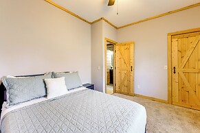 Peaceful Cabin w/ Mtn Views & Grill in Altoona!