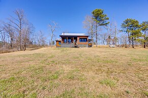 Peaceful Cabin w/ Mtn Views & Grill in Altoona!