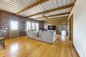 Peaceful Cabin w/ Mtn Views & Grill in Altoona!