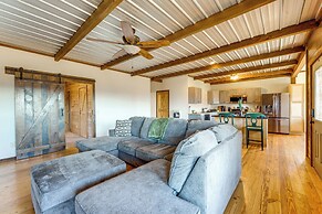 Peaceful Cabin w/ Mtn Views & Grill in Altoona!