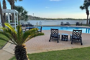 Waterfront Fort Walton Beach Condo: Pool Access!