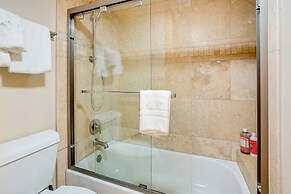 Mtn Condo on Tenmile Creek: Hot Tub & Pool Access!