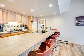Mtn Condo on Tenmile Creek: Hot Tub & Pool Access!