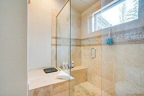 Mtn Condo on Tenmile Creek: Hot Tub & Pool Access!