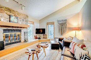 Mtn Condo on Tenmile Creek: Hot Tub & Pool Access!