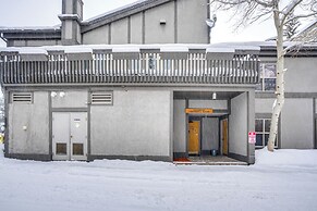 Mtn Condo on Tenmile Creek: Hot Tub & Pool Access!