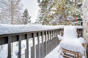 Mtn Condo on Tenmile Creek: Hot Tub & Pool Access!