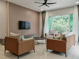 Mountain & Lake Views' Suite Cycas