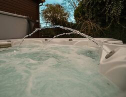 Elckys Lodge - Hot Tub Retreat Near York