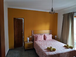HOLIDAY HOME EMBLEMA