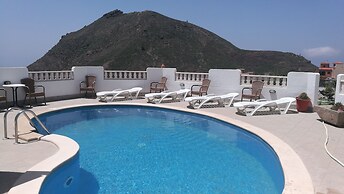 HOLIDAY HOME EMBLEMA