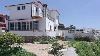 HOLIDAY HOME EMBLEMA