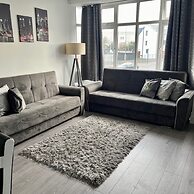 Sleek, Sleeps 6 Sunset Views, Family Friendly