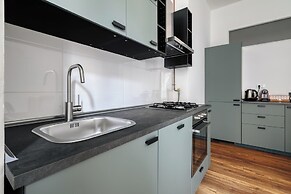 JOIVY Welcoming 3BR Flat in Milan Centre