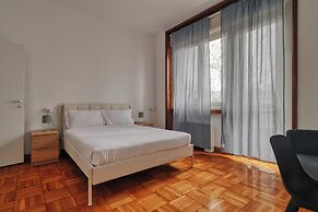 JOIVY Welcoming 3BR Flat in Milan Centre