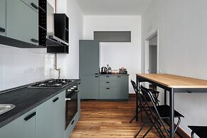 JOIVY Welcoming 3BR Flat in Milan Centre