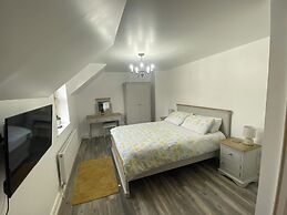 Mountain View Retreat in Rostrevor With hot Tub