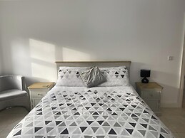 Mountain View Retreat in Rostrevor With hot Tub