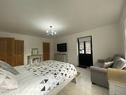 Mountain View Retreat in Rostrevor With hot Tub