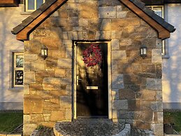 Mountain View Retreat in Rostrevor With hot Tub