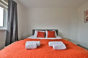 3 Bed House with Private Parking