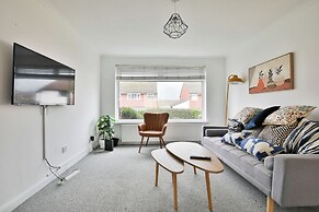 3 Bed House with Private Parking