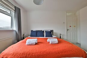 3 Bed House with Private Parking