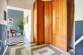 JOIVY Stylish Flat in Porta Genova