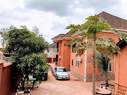 Sound View Lounge and Apartments