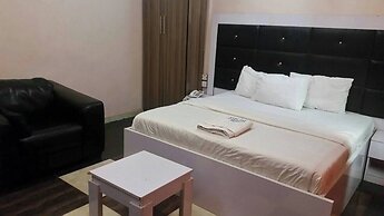 Sound View Lounge and Apartments