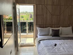 Sound View Lounge and Apartments