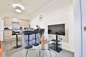 2 Bed Flat with Parking Near Waterfront