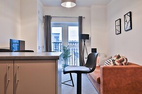 2 Bed Flat with Parking Near Waterfront