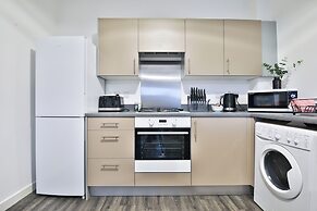 2 Bed Flat with Parking Near Waterfront