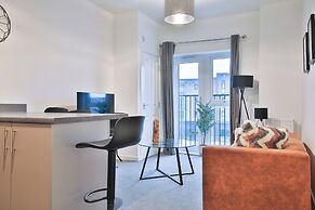 2 Bed Flat with Parking Near Waterfront