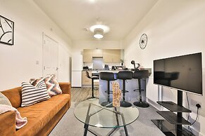 2 Bed Flat with Parking Near Waterfront
