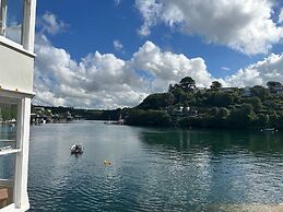 The Slipway Suite, Fowey Harbour & Parking 1 Min